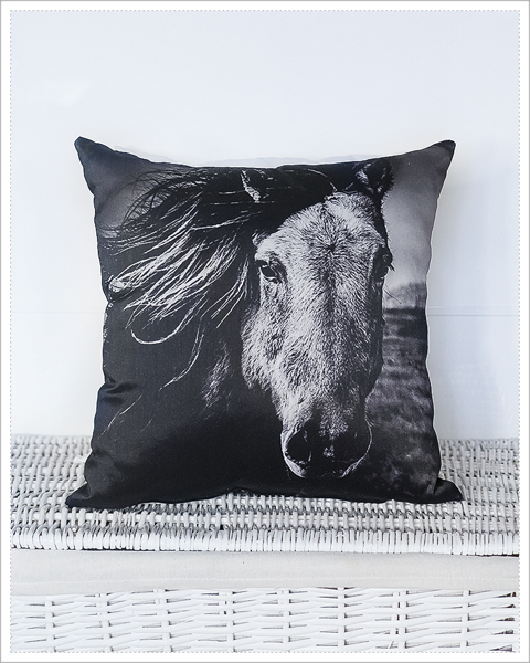 Poduszka Koń jeździectwo czarno-biały pod-6138